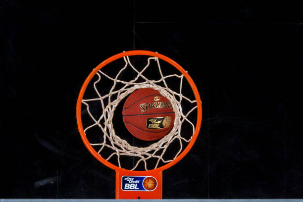 阿联酋通过 阿联酋通过