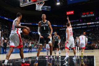 更是他得以 更是他得以